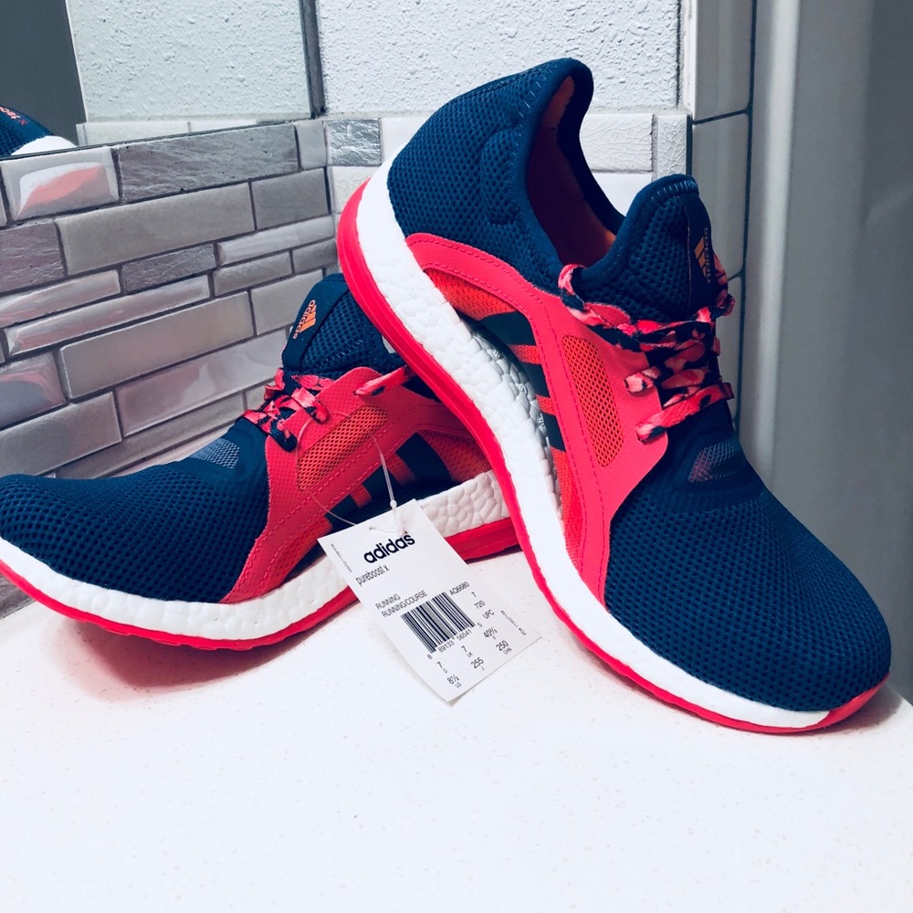 PureBoost Nike Running Shoes Women’s Size: 8.5